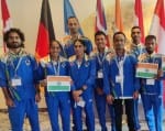 जर्मनी खेलने गए अलीगढ़ के नरेंद्र बाएं से लंबे बाल।