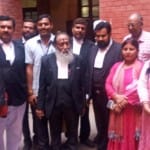 अदालत के बाहर हिंदू पक्ष के अधिवक्ता