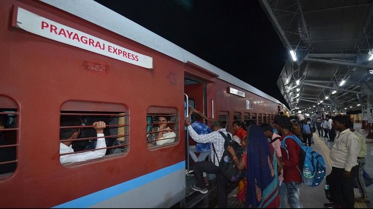 Prayagraj Express Completes 38 Years Today, The Favorite Train Of ...