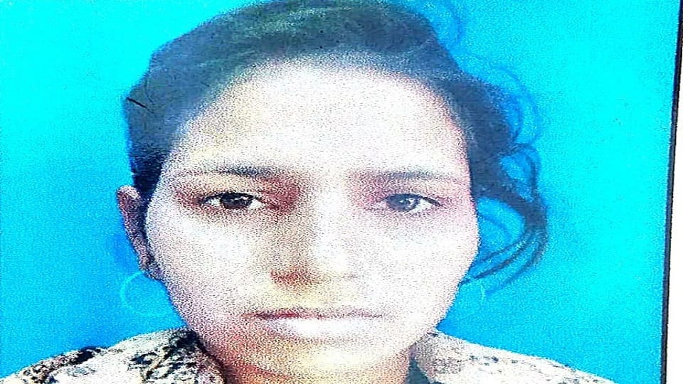 girl died due to the fire in the gas cylinder in agra