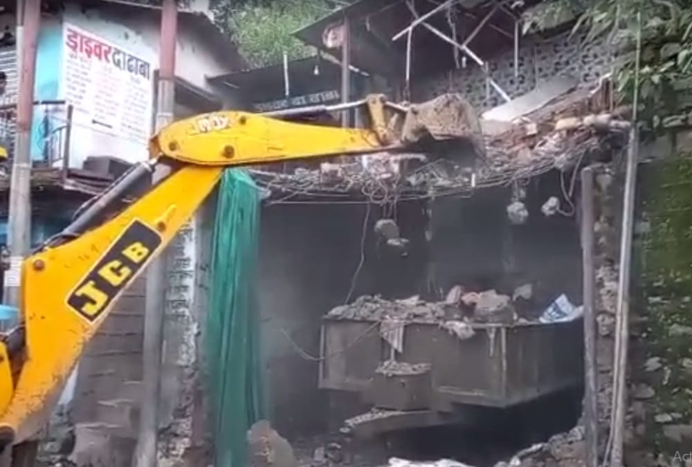 Mussoorie News: Local administration removed 30 encroachment