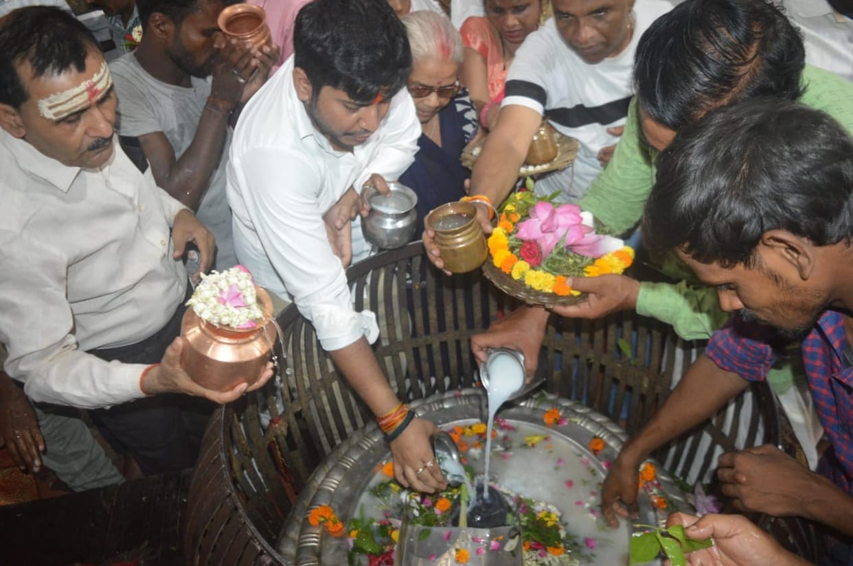 Ramnagar absorbed in Shiva devotion, crowd of Shiva devotees gathered