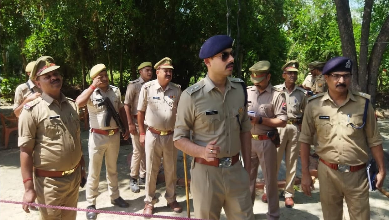Barabanki News: After killing his wife and brother, he shot himself injuring his father