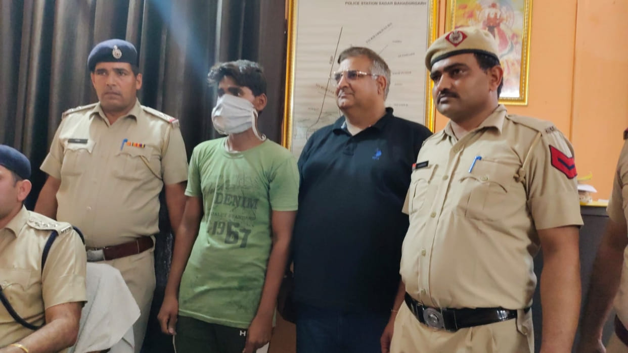 Bahadurgarh police caught the accused of threatening people with fake Facebook ID