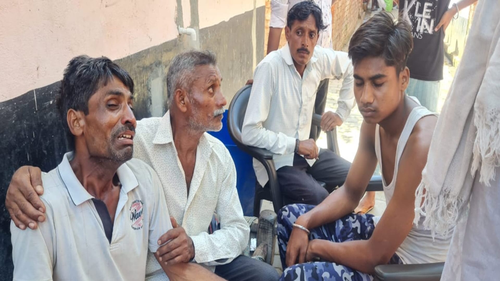 man suicide after killing his 44 years old girlfriend in Meerut today,  ten years love affair ends this way
