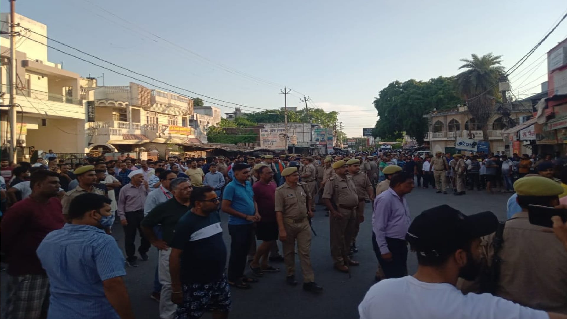 people furious for removal of Biryani shop encroachment four injured including BJP leader