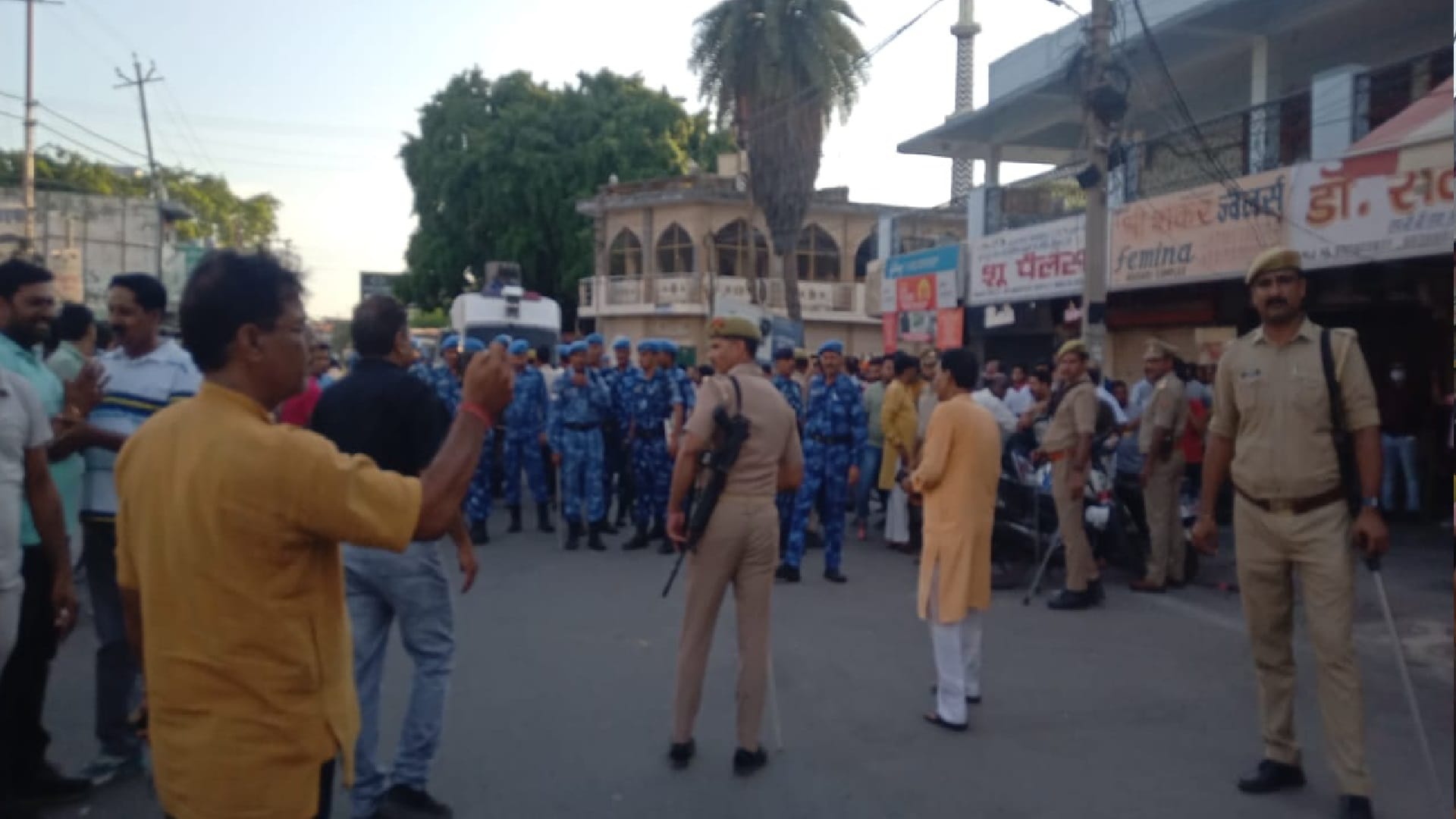 people furious for removal of Biryani shop encroachment four injured including BJP leader