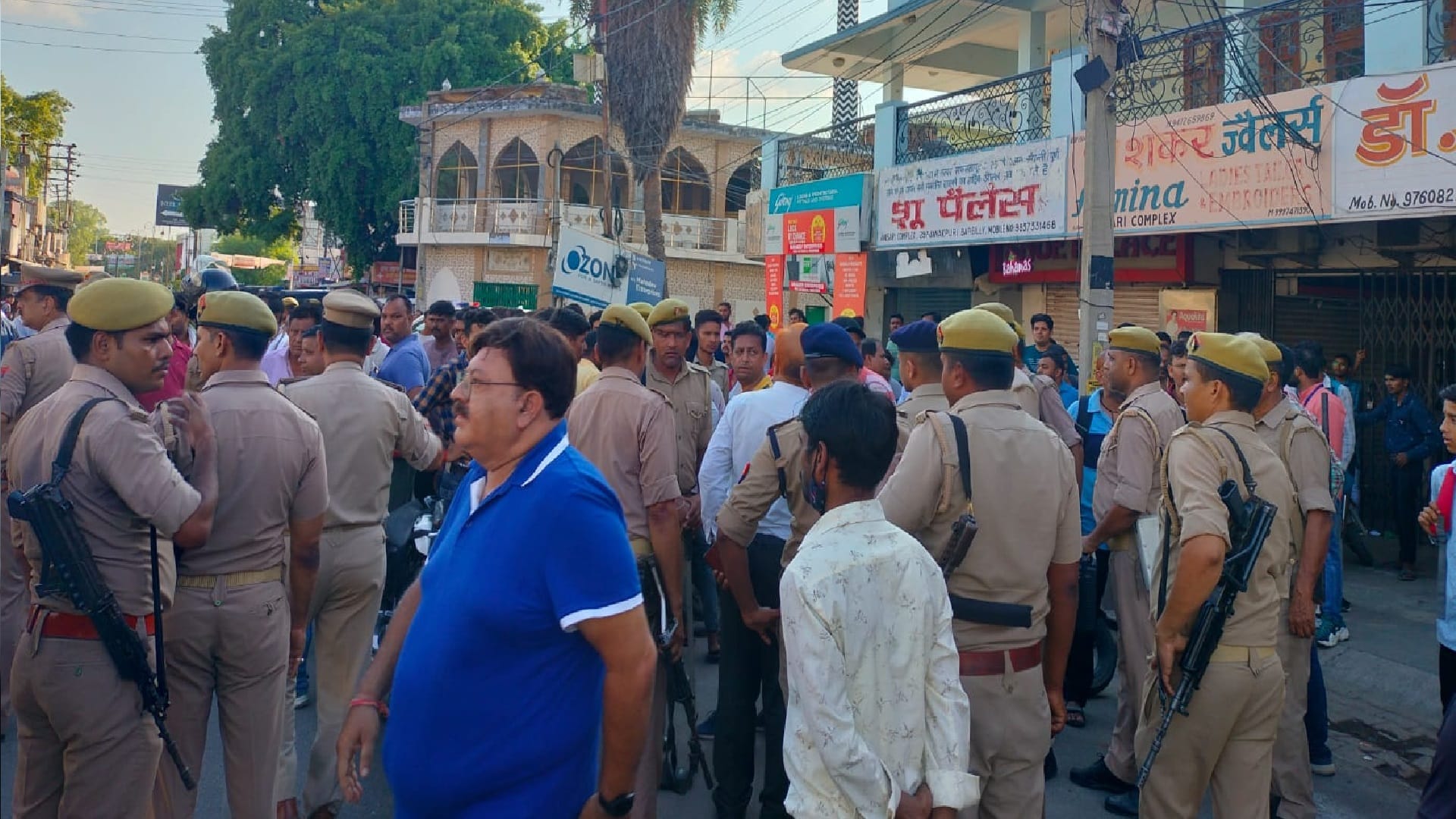 people furious for removal of Biryani shop encroachment four injured including BJP leader