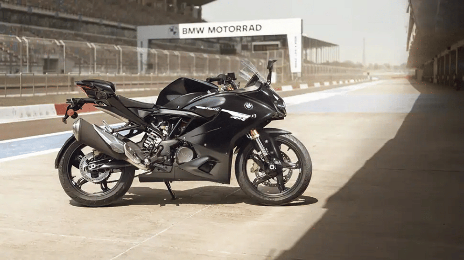 BMW Motorrad India Delivers 1000 Units of BMW G 310 RR Motorcycle within 100 days of Launch News in Hindi