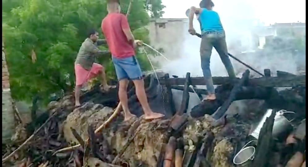 The fire started due to the spark of the stove, the goods burnt to ashes