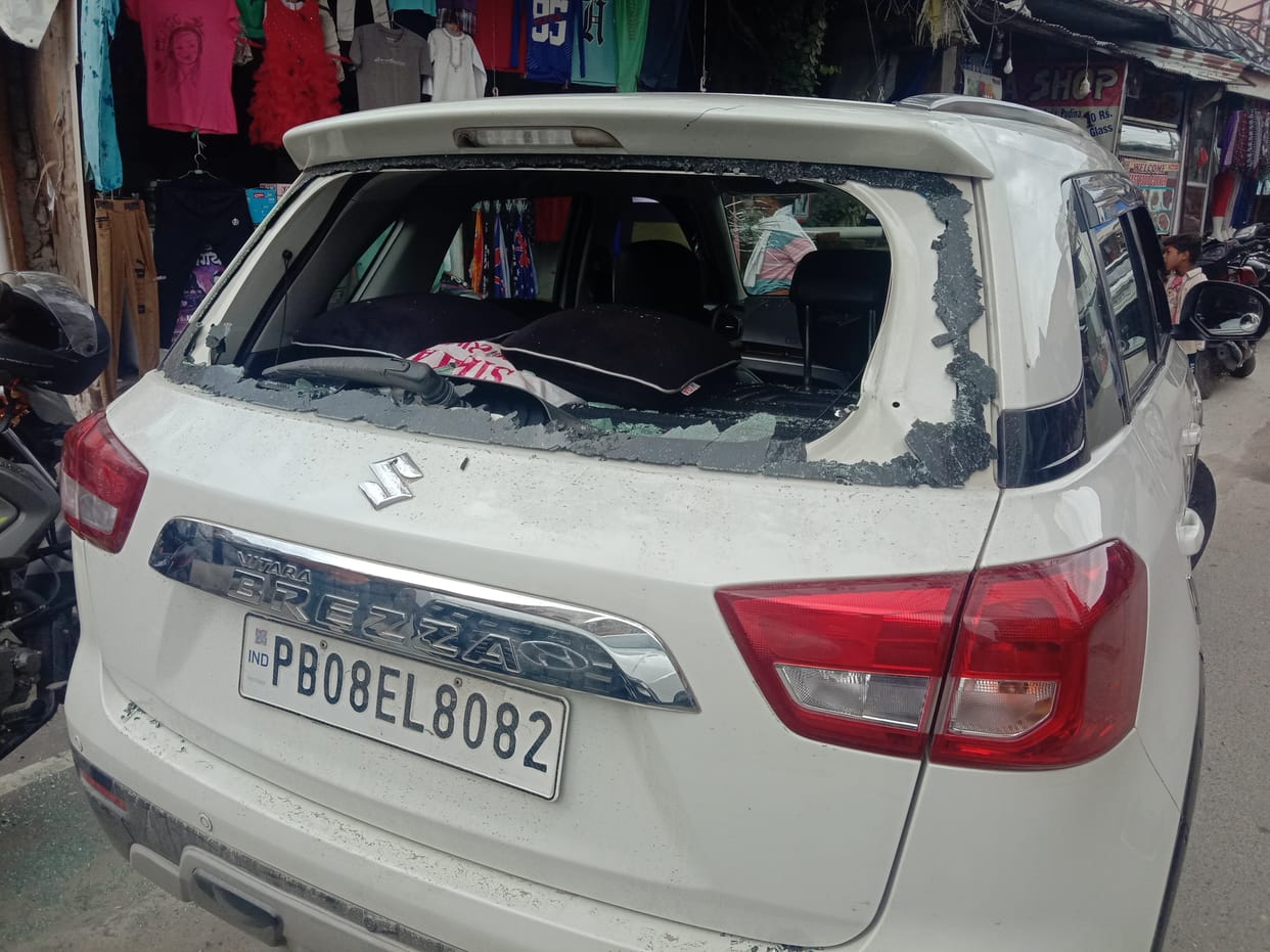 Base bat attacked on car of devotees in Chintpurni