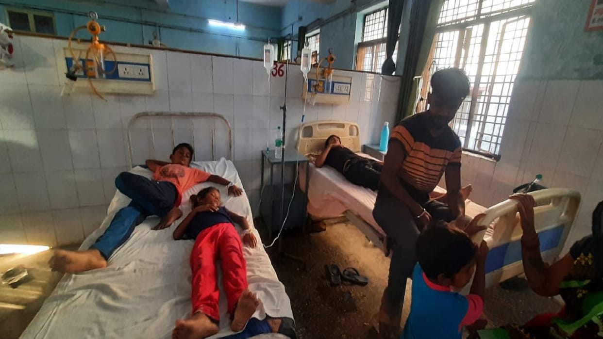 Pratapgarh 70 children health deteriorates after eating chowmein four admitted to medical college in critical condition