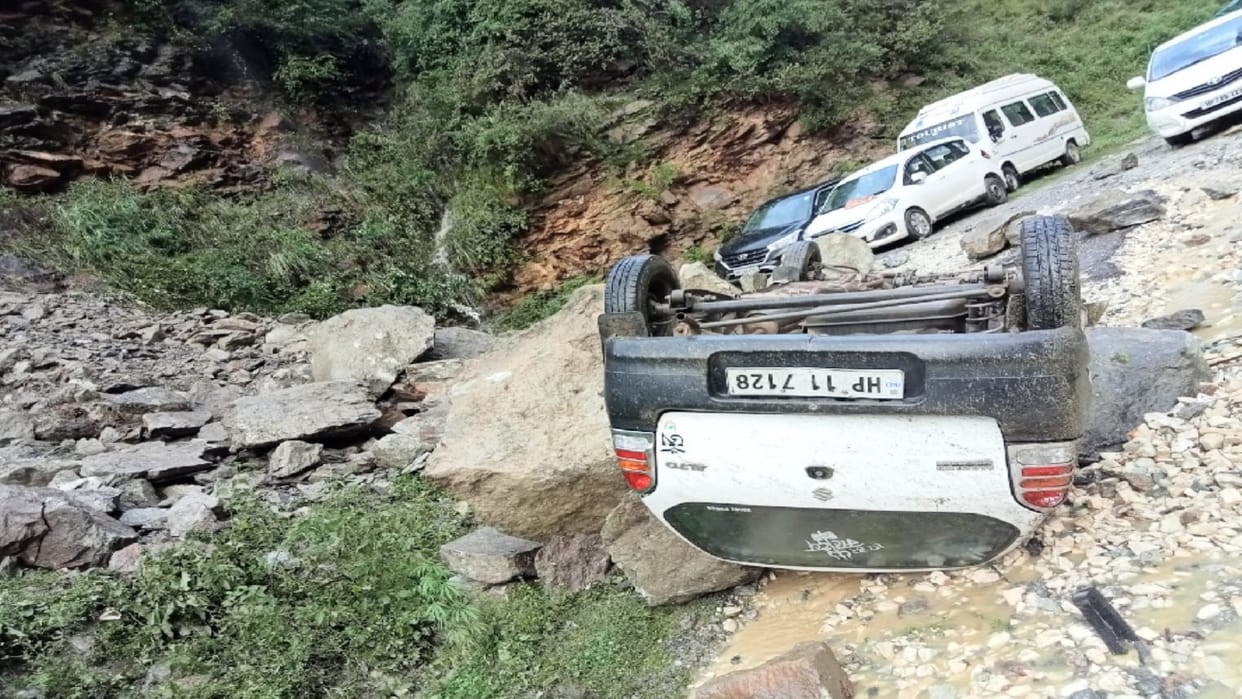 Himachal Weather Update, Waterlogging in Atal Tunnel due to heavy rains, nine houses and seven cowsheds damaged in the state, 27 roads stalled