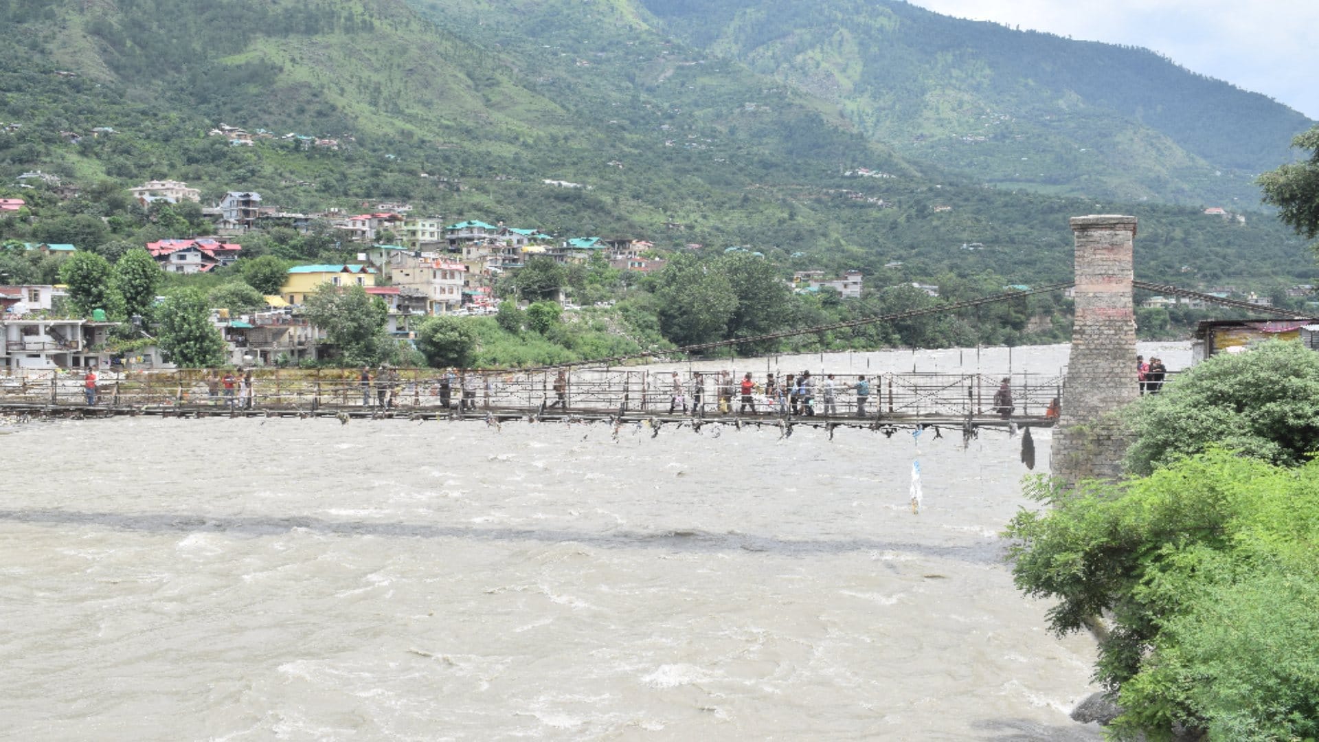 Himachal Weather Update, Waterlogging in Atal Tunnel due to heavy rains, nine houses and seven cowsheds damaged in the state, 27 roads stalled