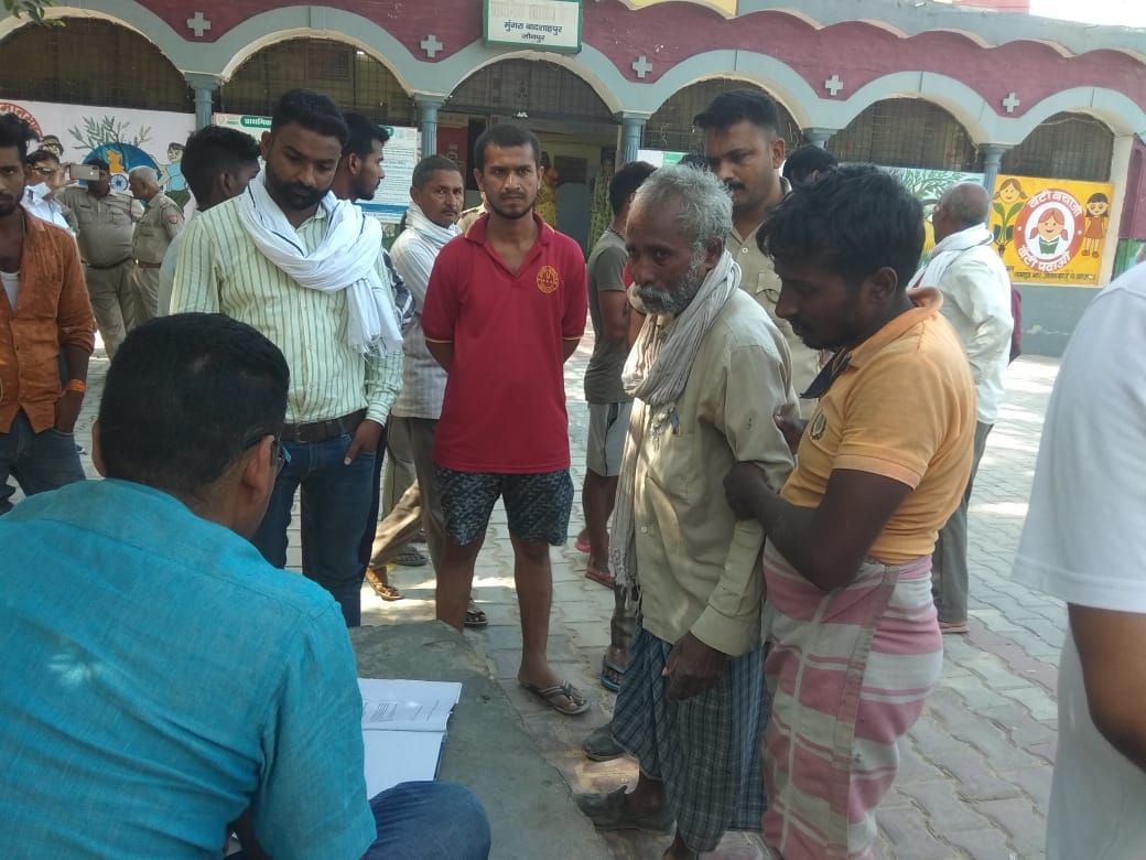 Boyfriend who went to meet girlfriend got Talibani punishment in jaunpur girl family members brutally beat anud murder  young man
