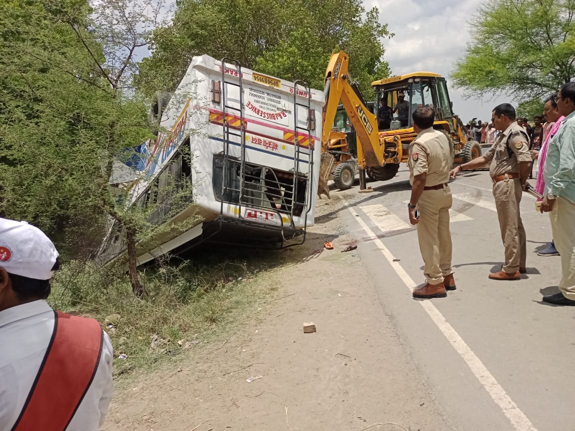 a speeding bus overturned on the roadside in Chitrakoot,, one died on the spot, more than 30 injured