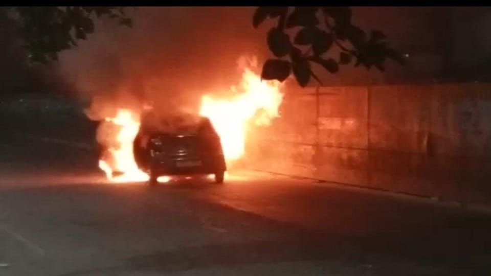 fire breaks out in moving car on delhi-meerut road police rescues family trapped inside by opening window