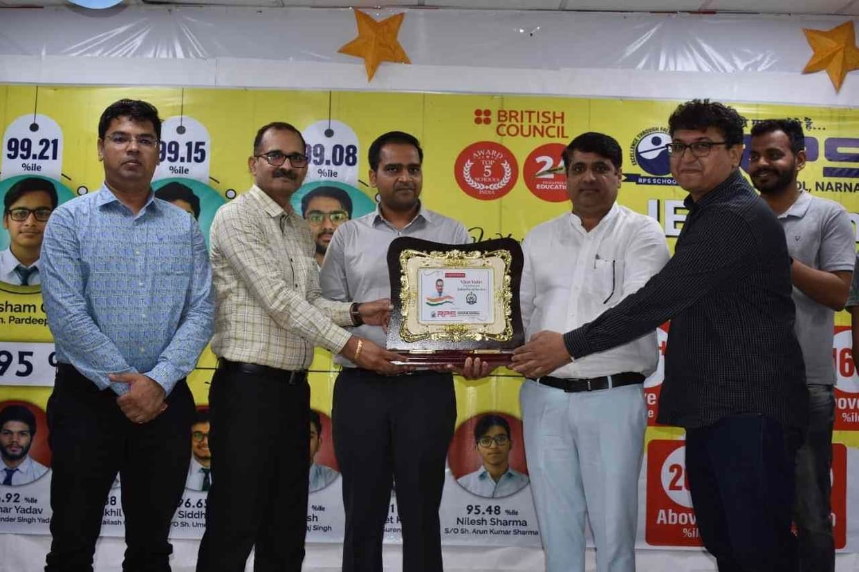 Successful students honored in JEE Main and KVPY exams