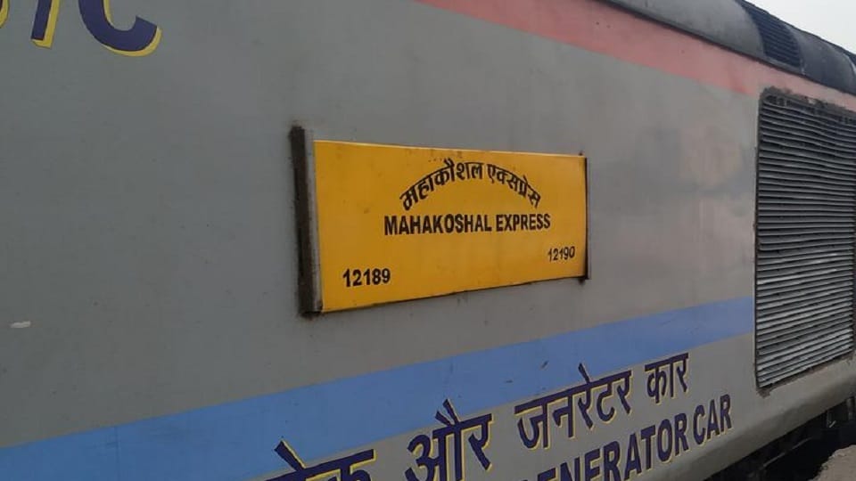 Transgender assaulted in Mahakaushal Express train GRP police caught three transgender in agra