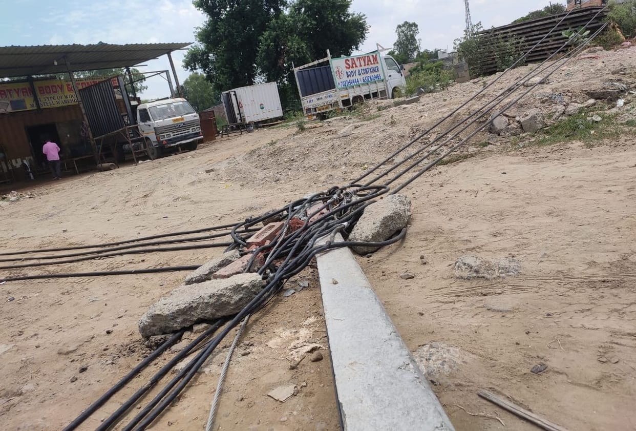 Uncontrolled container broke 14 pillars on GT Road, blackout for 24 hours