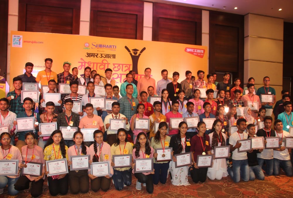 Amar ujala medhavi chhatra samman 2022: Uttarakhand Board Toppers  Honoured  by CM Pushkar singh dhami photos
