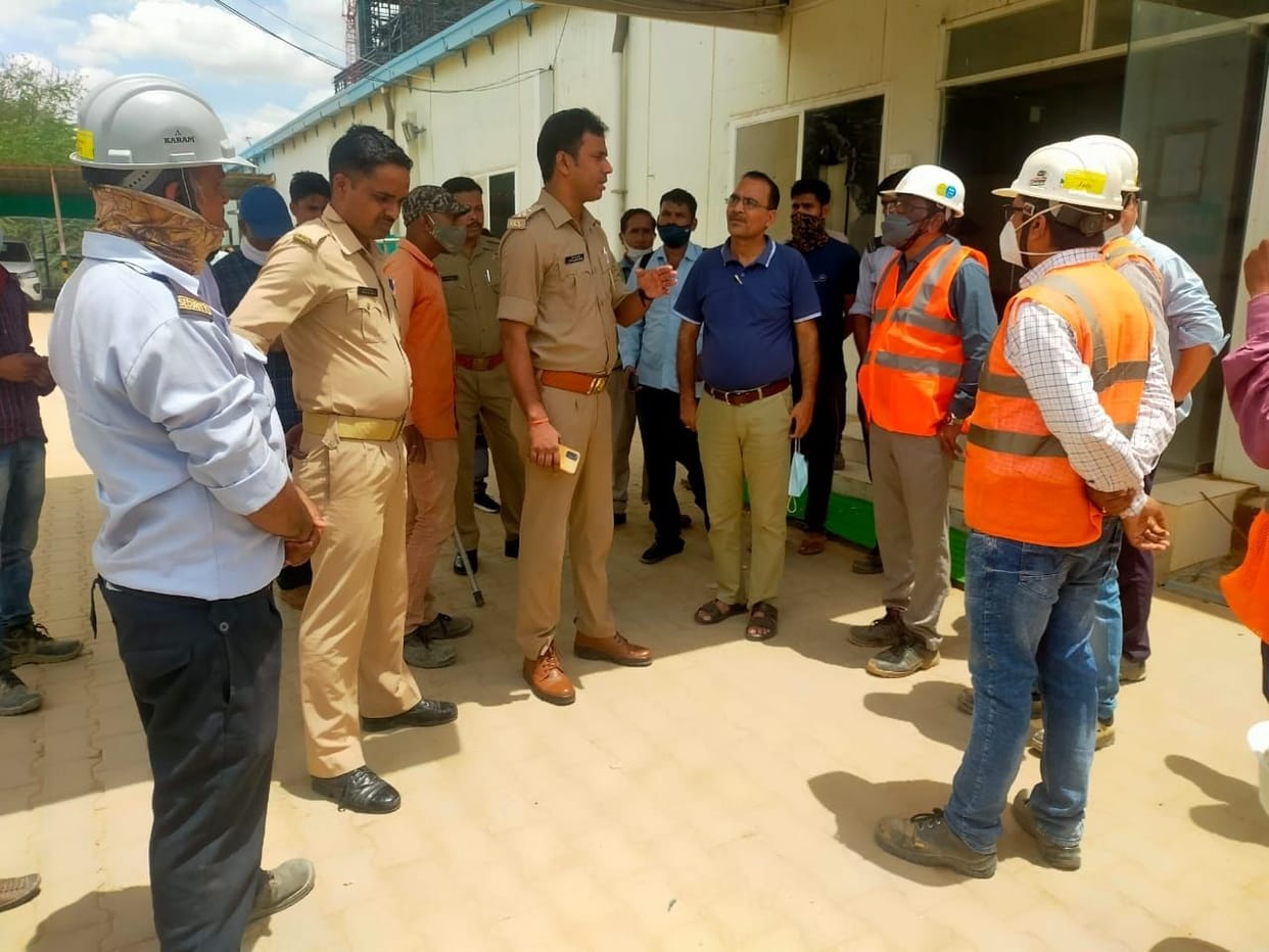 Workers' ruckus in Obra C project under construction, GM's vehicle damaged by stone pelting