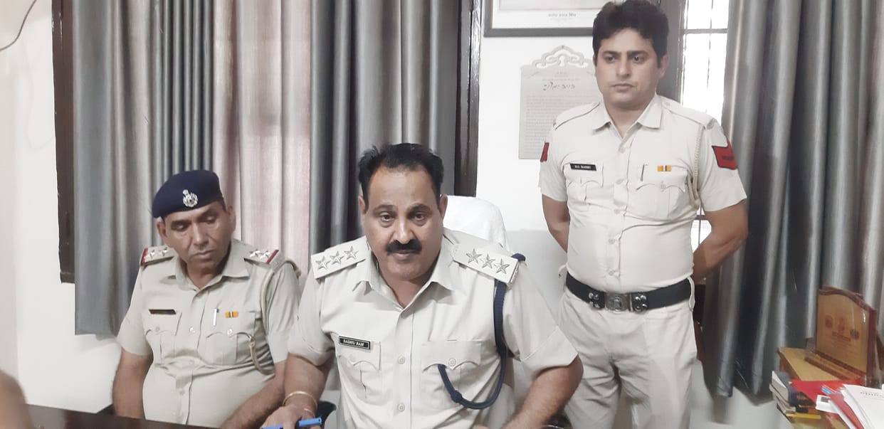 Three accused of inter-state gang of thieves arrested, car used in crime recovered