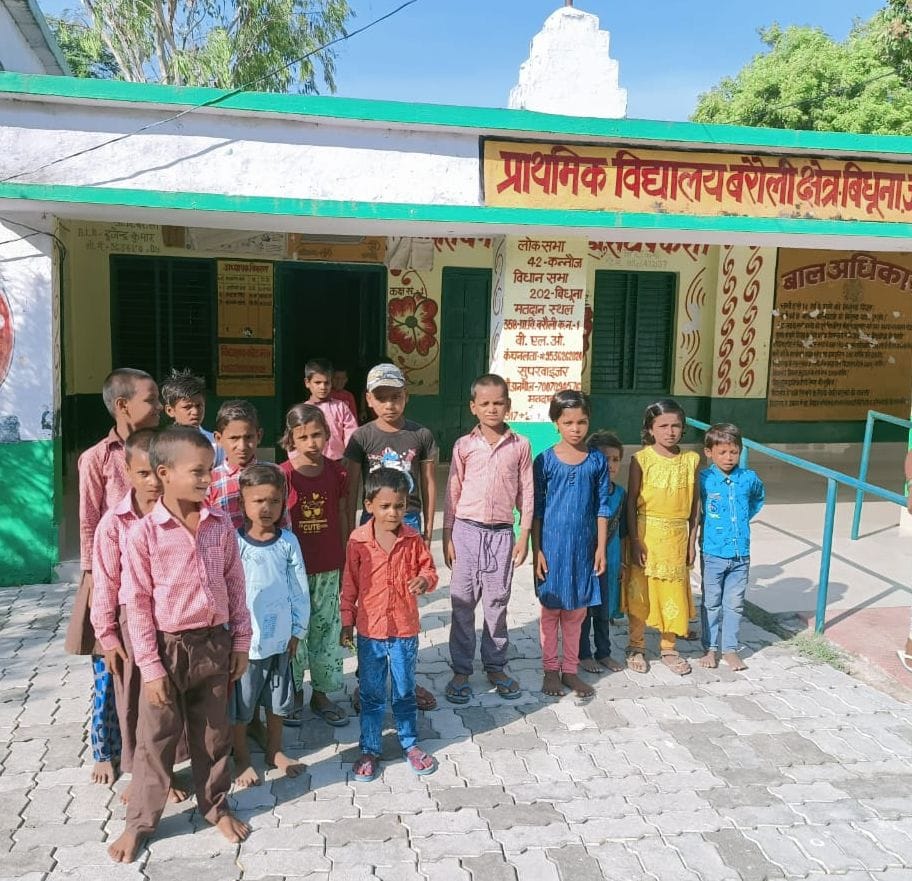 Teacher reached school late, notice given