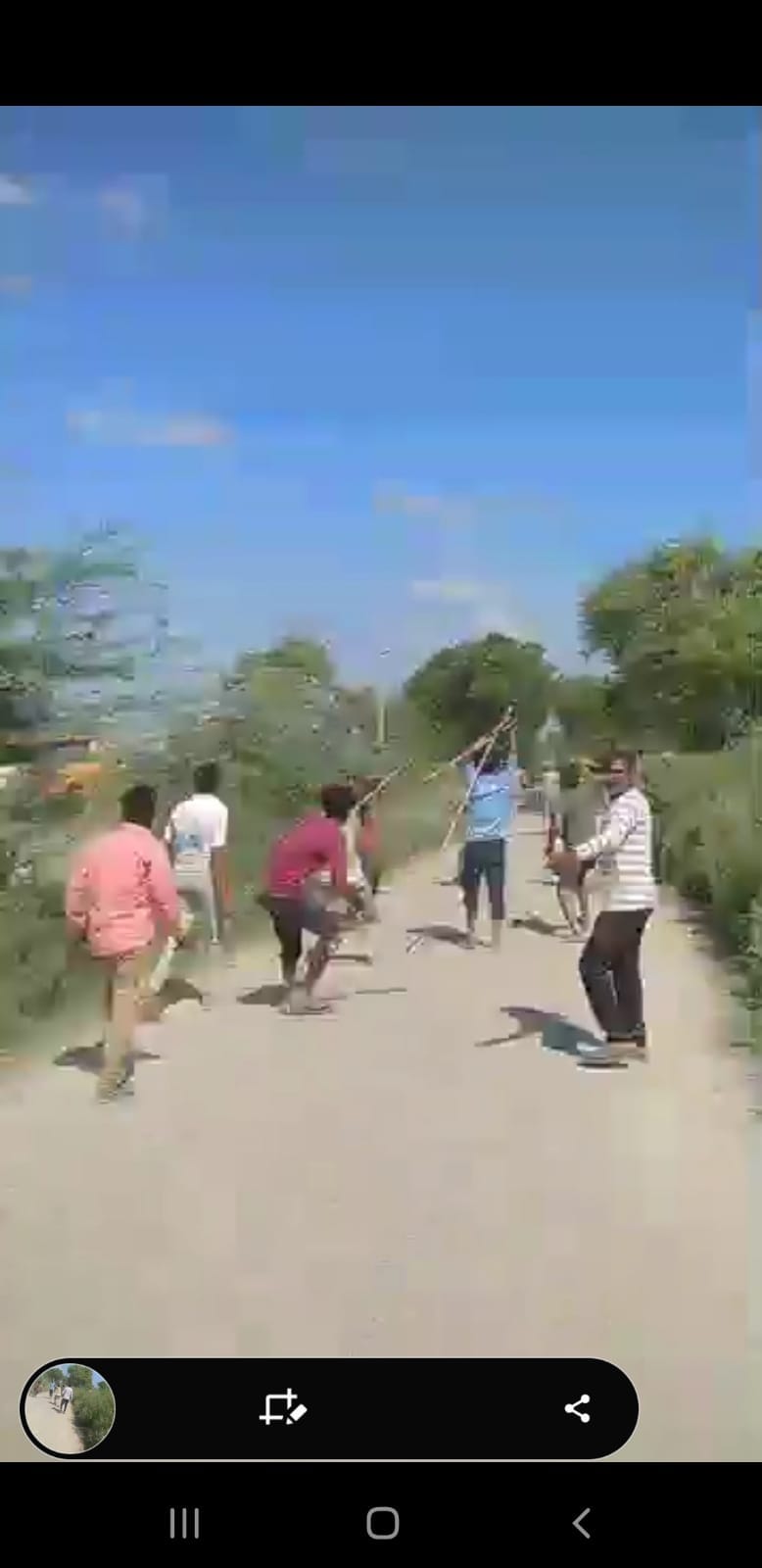 Ran with sticks and sticks to the team that arrived to acquire UPSIDC land