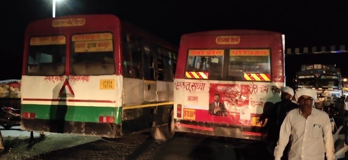Roadways stuck on the track at Rinia railway crossing