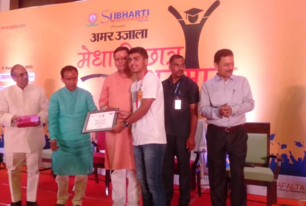 Amar ujala medhavi chhatra samman 2022: Uttarakhand Board Toppers  Honoured  by CM Pushkar singh dhami photos