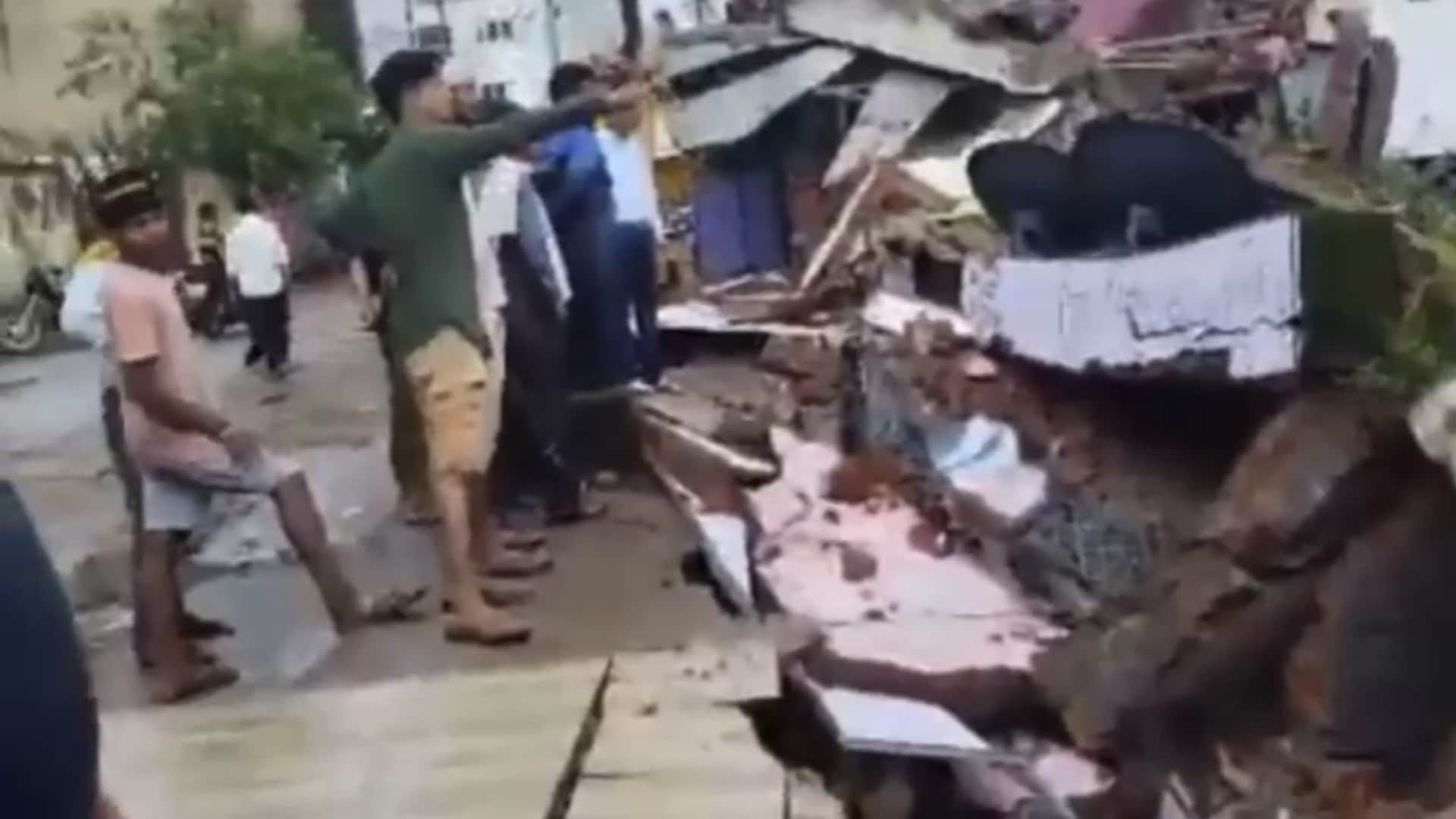 Rivers in spate due to heavy rains in Madhya Pradesh, water filled from road to railway track, mp weather update in hindi