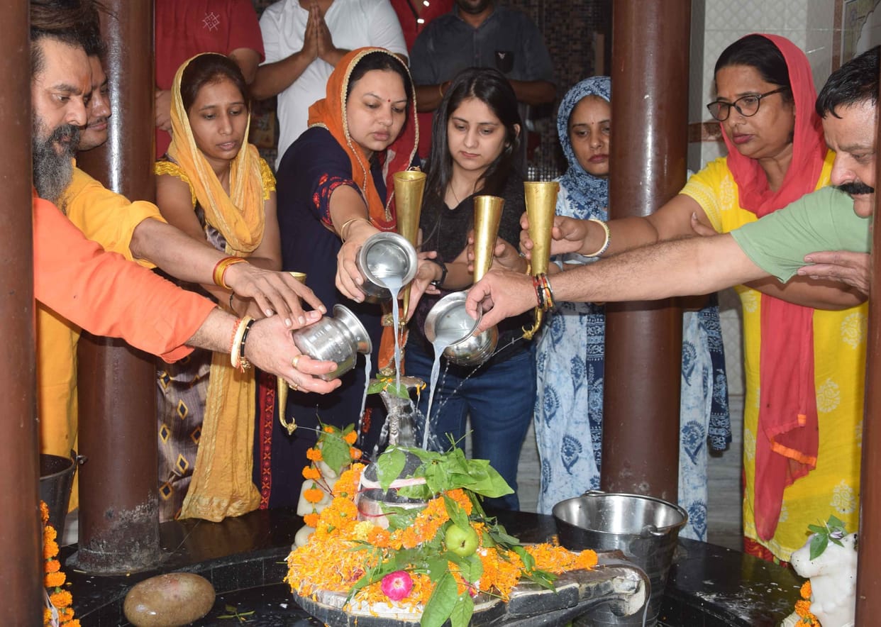 With the first spray of Sawan, the bomb-bombs resonated in the pagodas