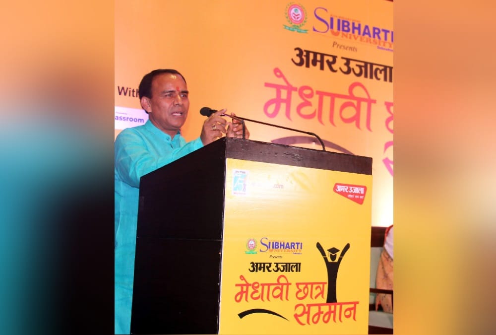 Amar ujala medhavi chhatra samman 2022: Education minister dhan singh rawat appreciate students