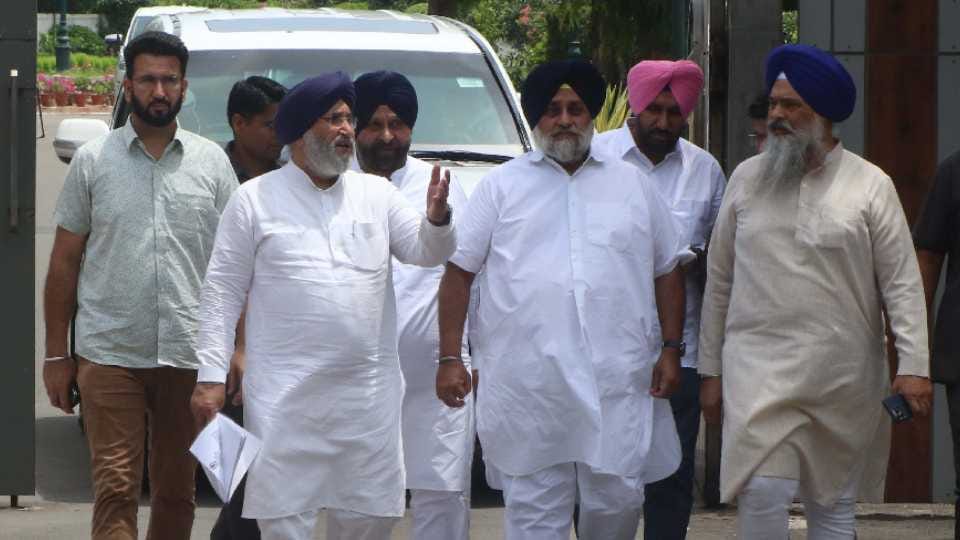 Sukhbir Singh Badal meets Punjab Governor Banwarilal Purohit