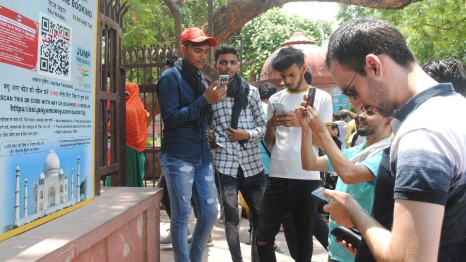 tourists book tickets online due to server down at Taj Mahal