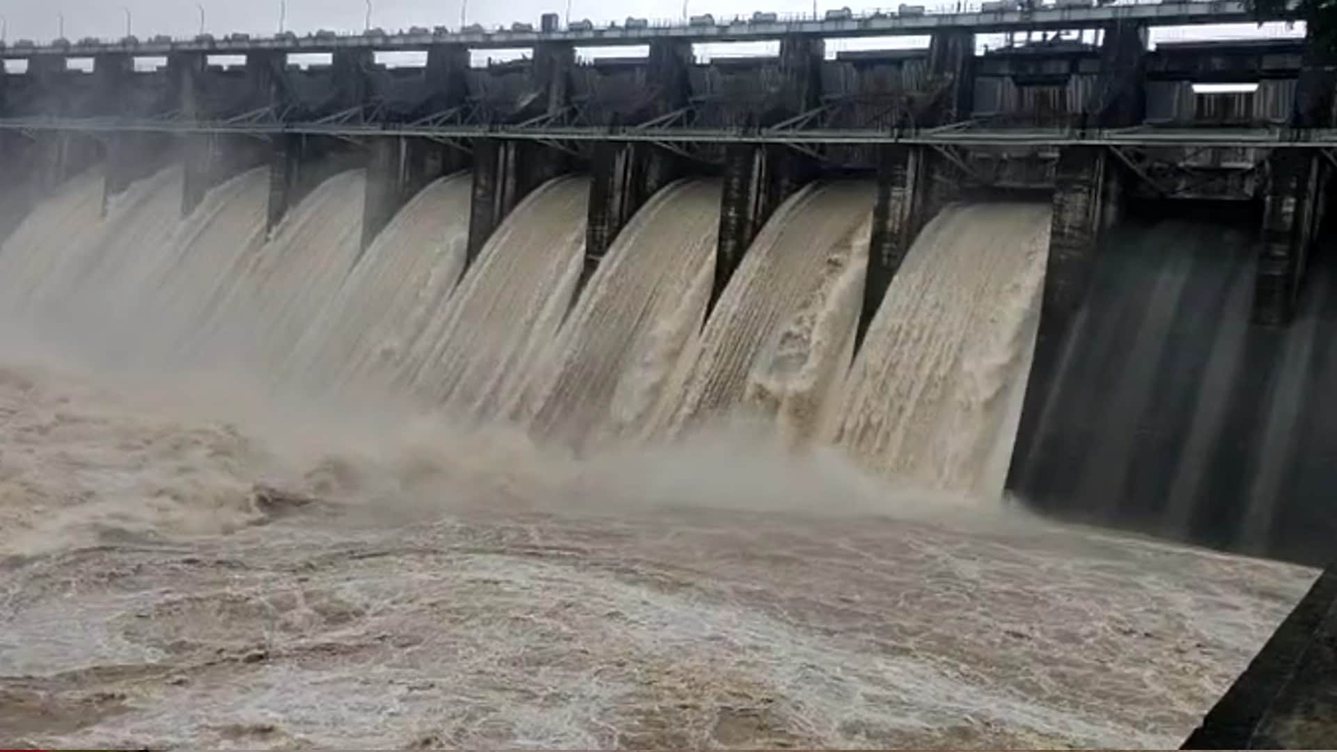Rivers in spate due to heavy rains in Madhya Pradesh, water filled from road to railway track, mp weather update in hindi