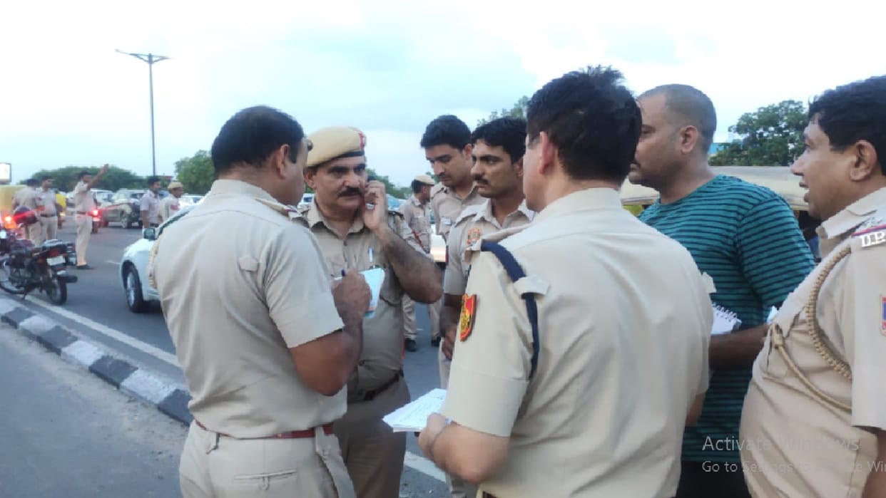 Miscreants looted Rs 50 lakh from collection agents in Delhi s Lajpat Nagar area