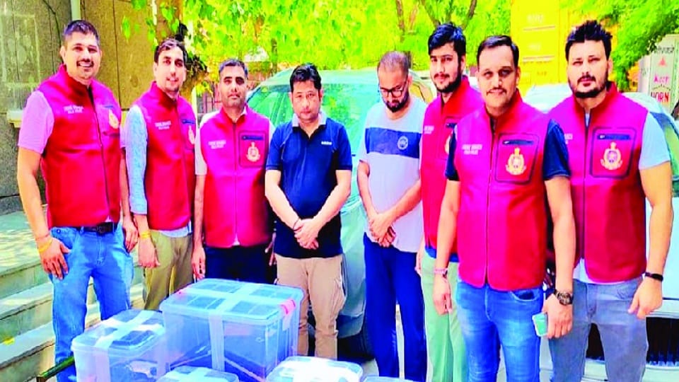 Victims made from Delhi and UP to America, trapping thousands and robbing crores