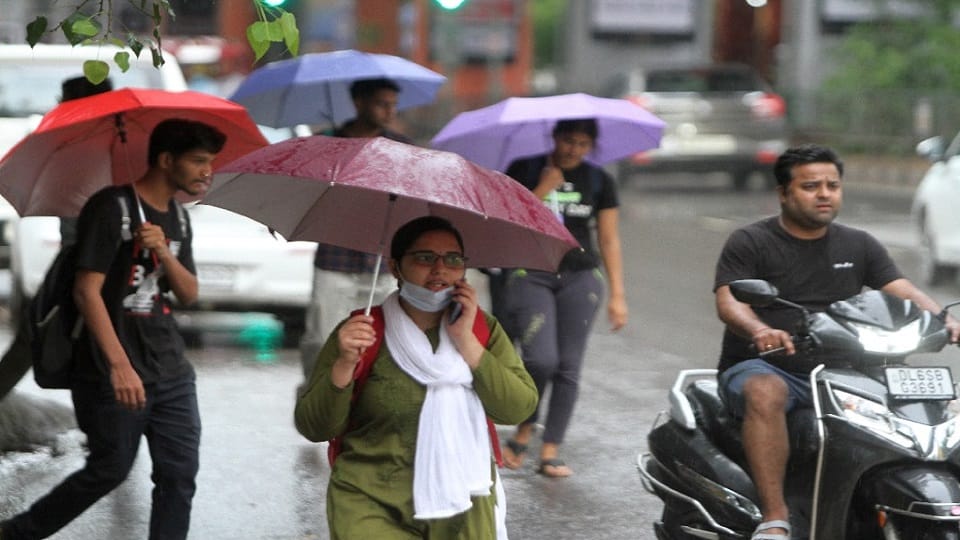 Delhi s Temperature dropped after rain yellow alert tomorrow too