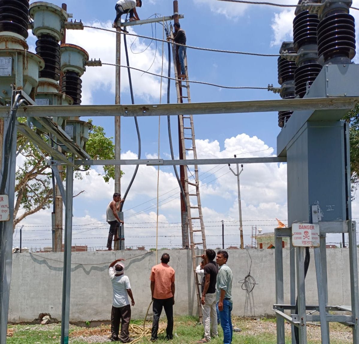Unnao: Half an hour's thunderstorm, blew away electricity