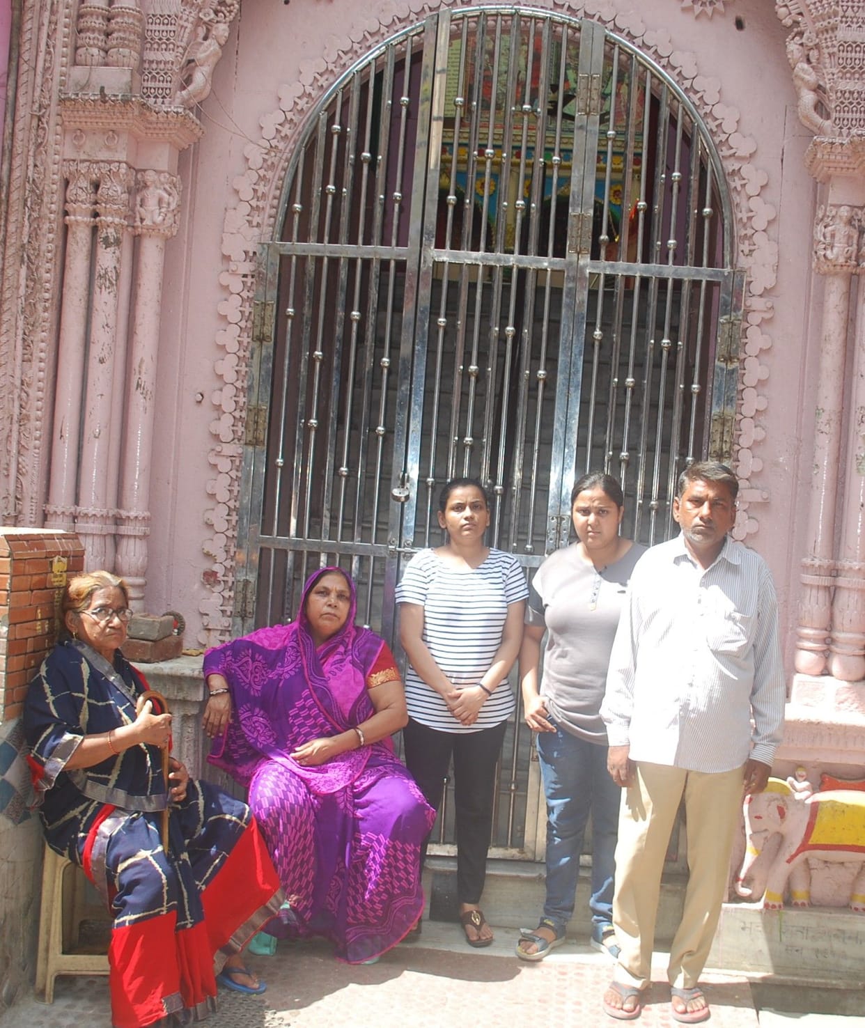 Hathras: There was a ruckus on changing the priest in the temple, the police reached