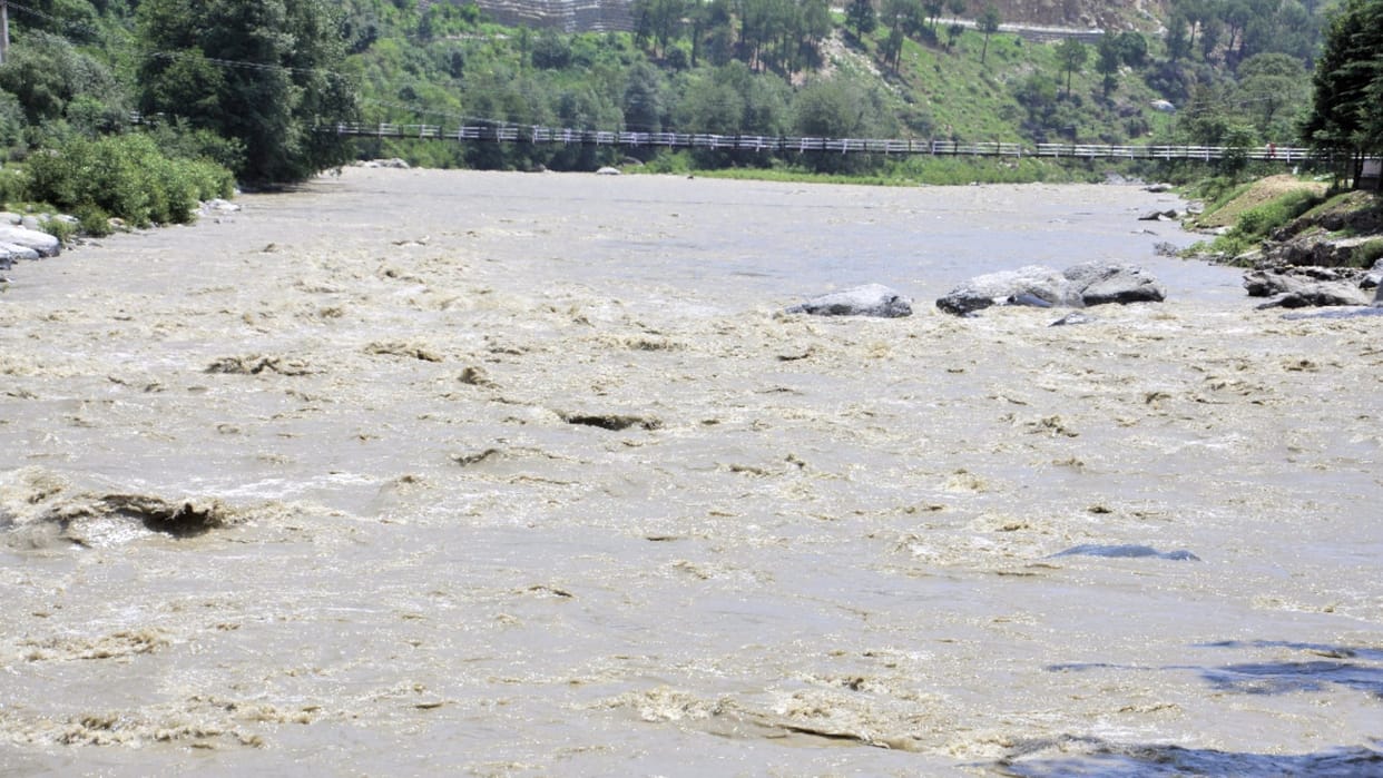 Himachal Weather, Orange alert of heavy rain, 32 roads closed due to rain, 26 drinking water schemes affected