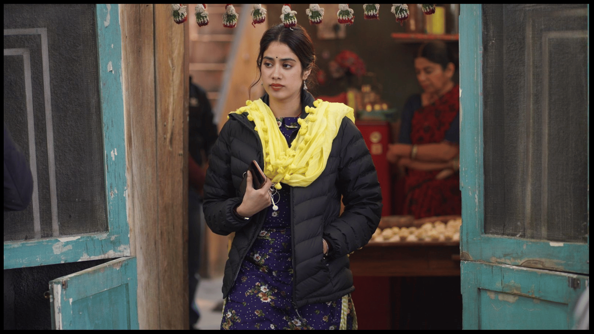 Good Luck Jerry Actress Janhvi Kapoor Dance with Crew member on Mor Mor Song goes Viral on Social Media