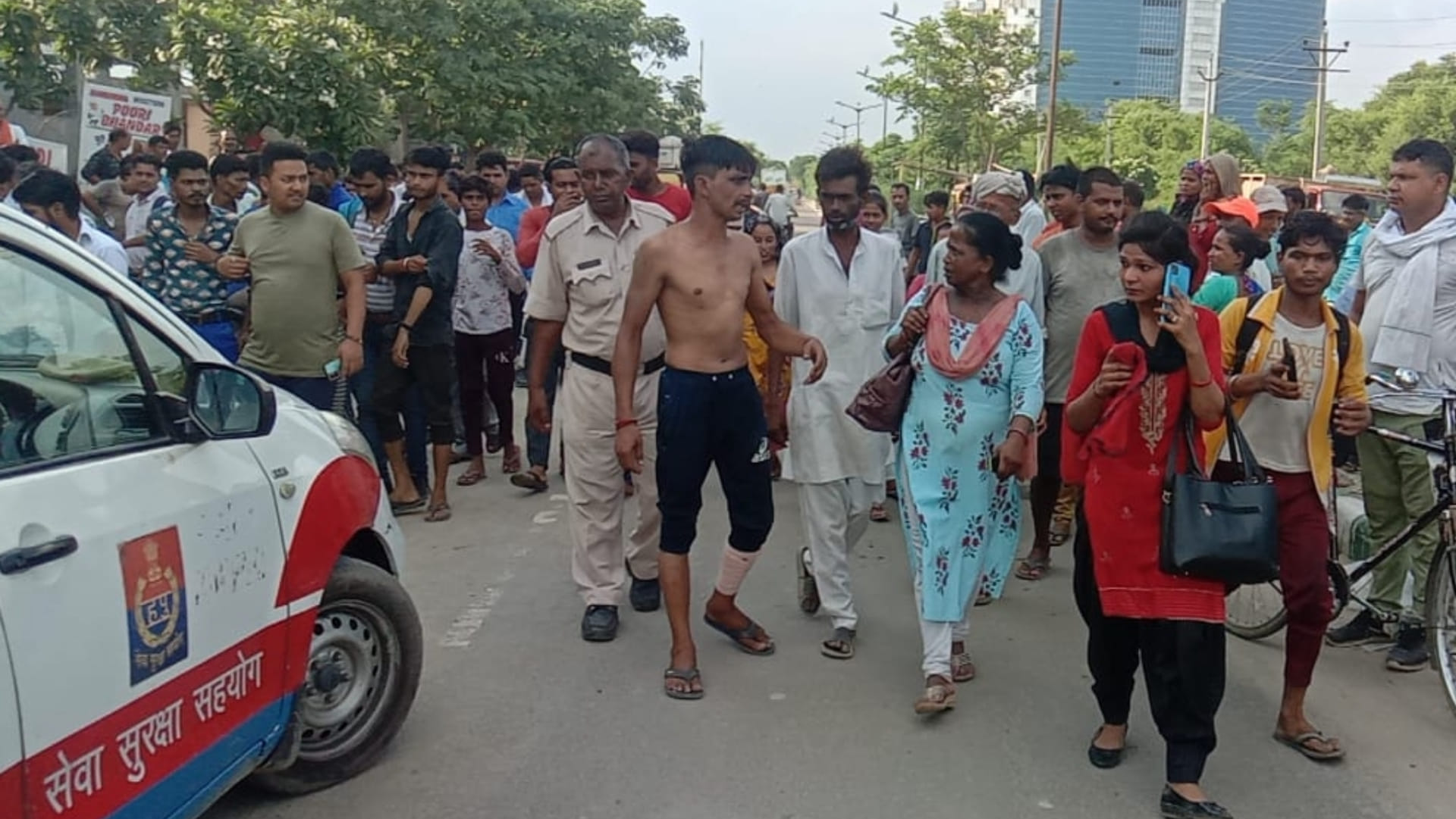 Woman beat up snatcher in Sonipat