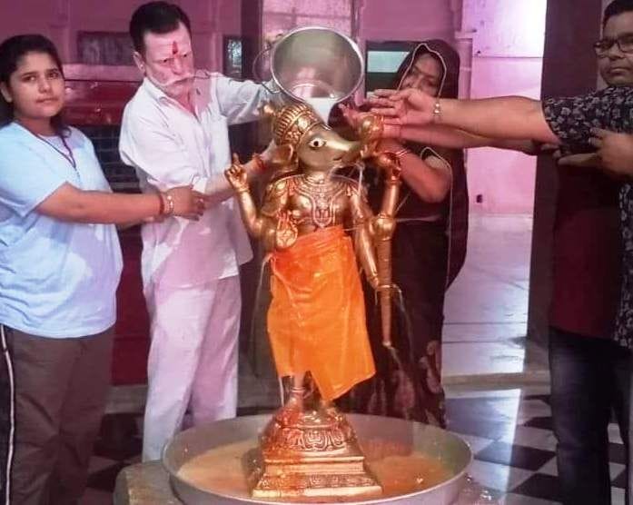 District Magistrate Varaha performed aarti after anointing God