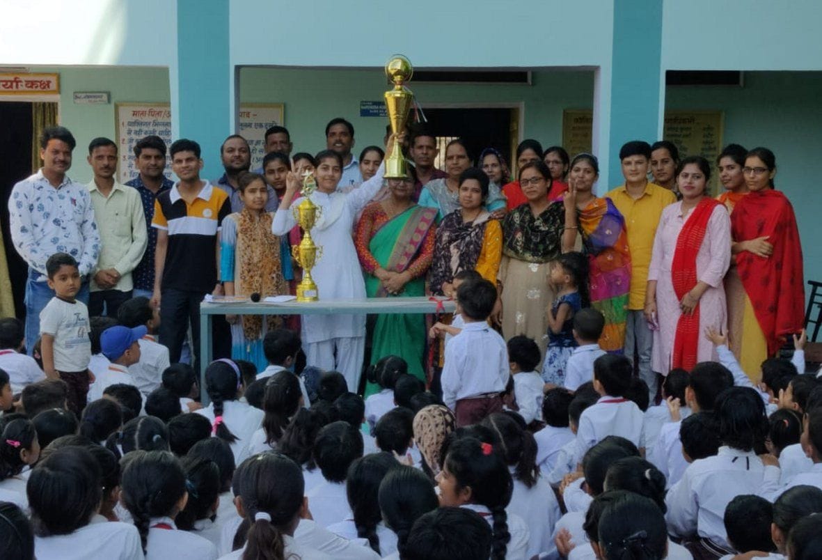 District topper Akanksha honored