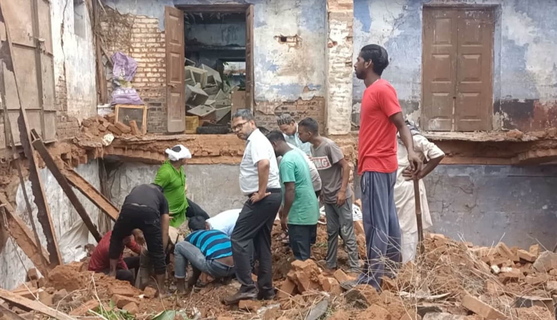 Accident in Uttarakhand: Roof of a dilapidated school collapsed in Roorkee, worker buried in Debris, See Photos