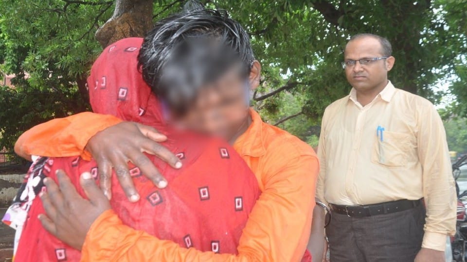 a family found his son after 10 years in agra