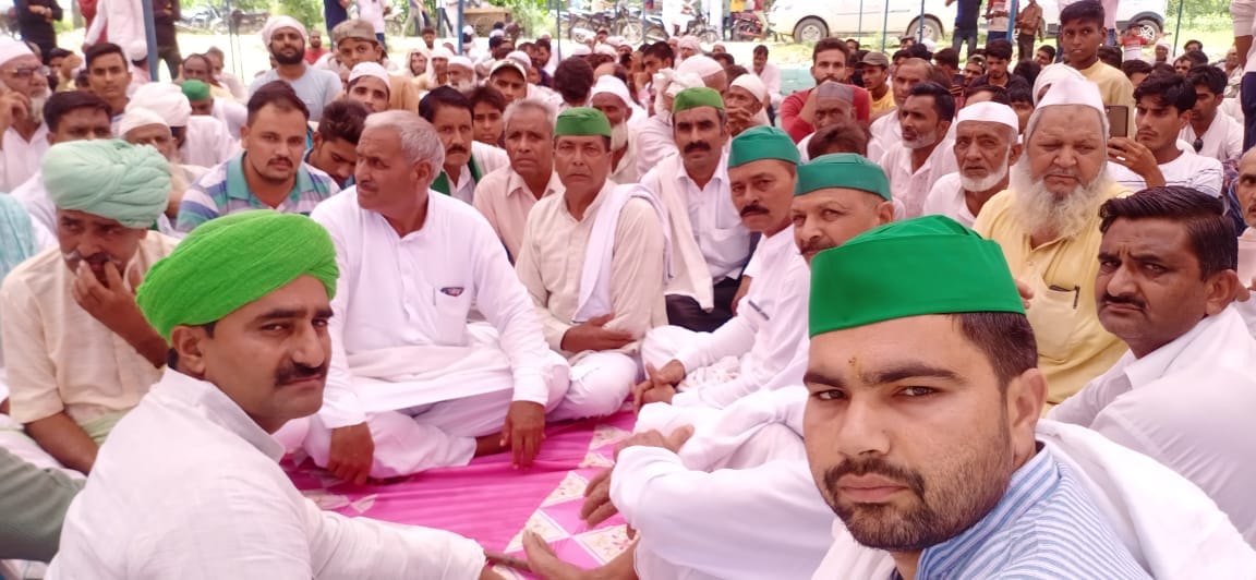Kisan Mazdoor Organization demonstrated for equal compensation
